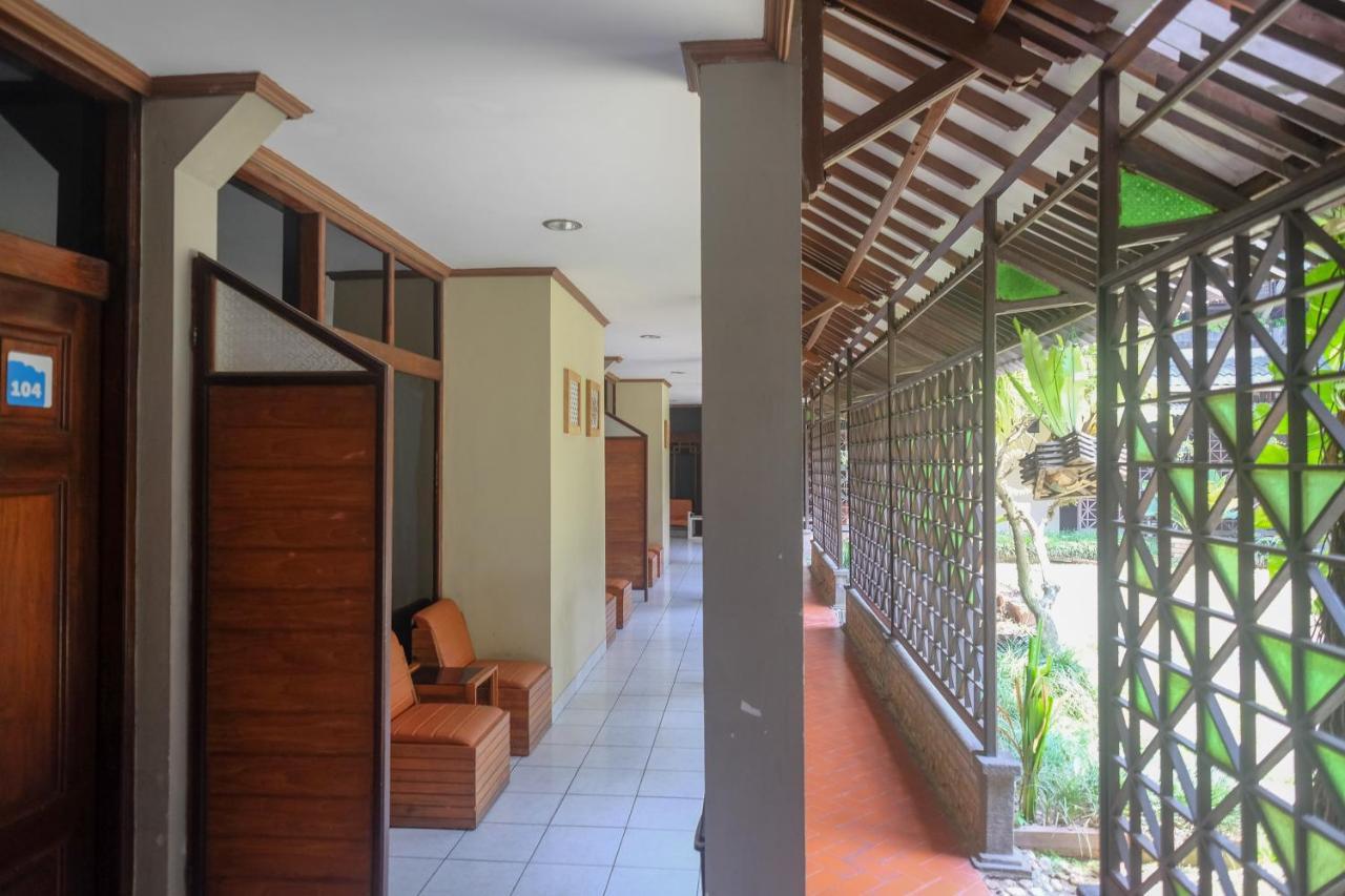 Urbanview Hotel Syariah Wisnugraha By Reddoorz Джокьякарта Экстерьер фото