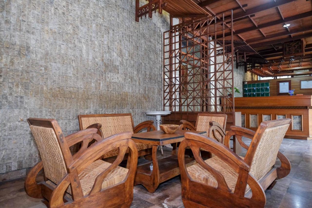 Urbanview Hotel Syariah Wisnugraha By Reddoorz Джокьякарта Экстерьер фото