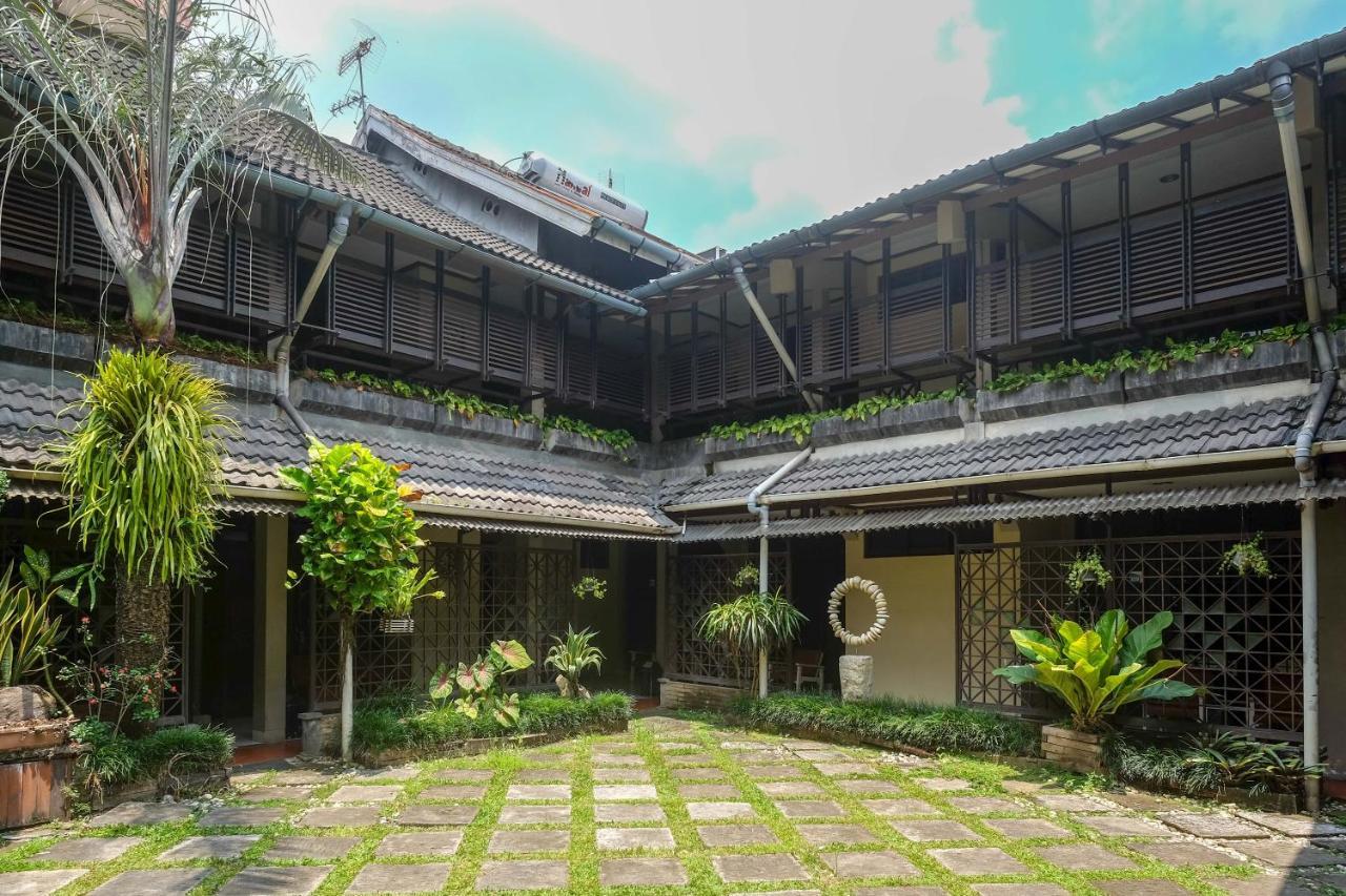 Urbanview Hotel Syariah Wisnugraha By Reddoorz Джокьякарта Экстерьер фото