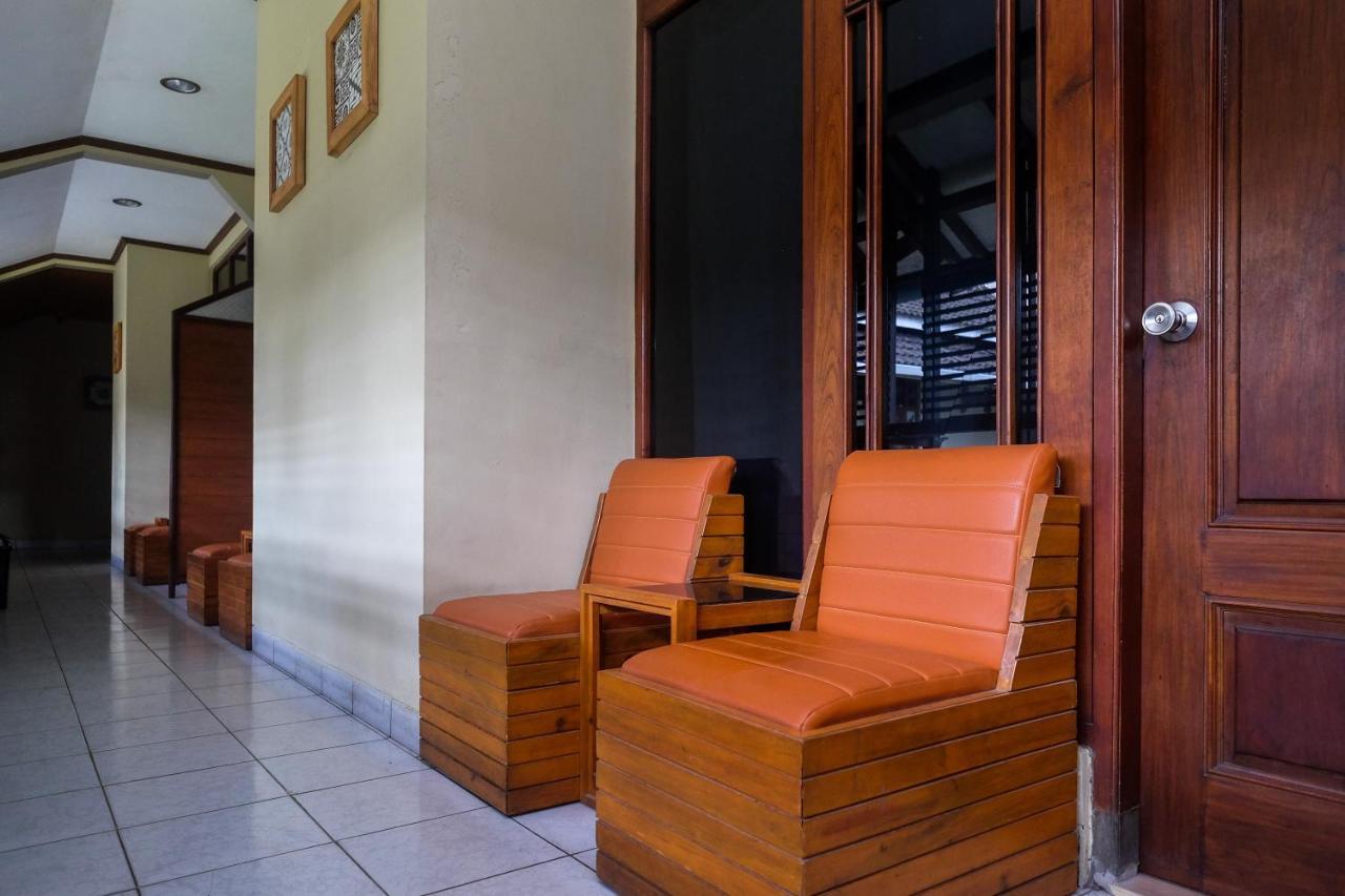 Urbanview Hotel Syariah Wisnugraha By Reddoorz Джокьякарта Экстерьер фото