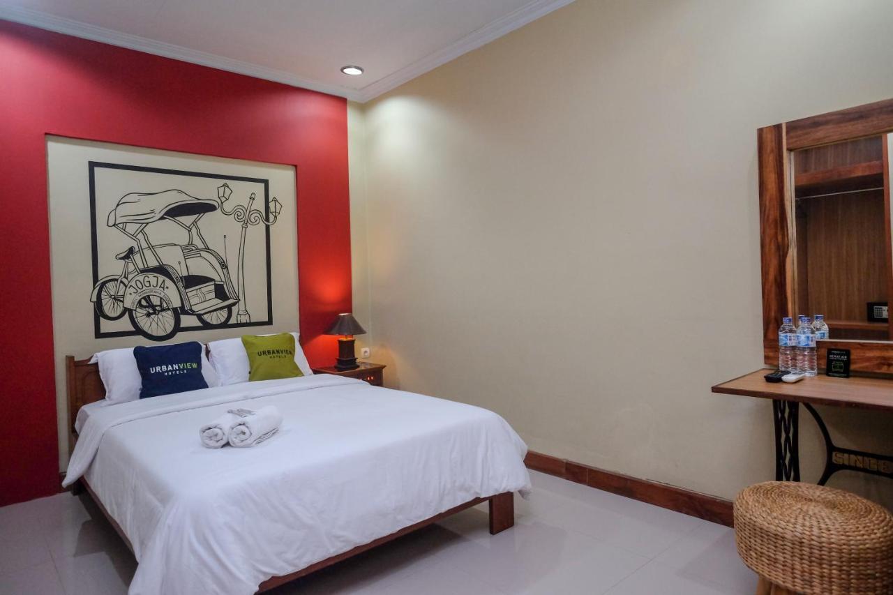Urbanview Hotel Syariah Wisnugraha By Reddoorz Джокьякарта Экстерьер фото