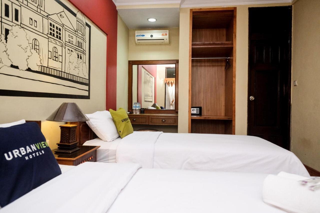 Urbanview Hotel Syariah Wisnugraha By Reddoorz Джокьякарта Экстерьер фото